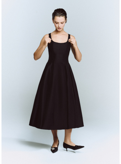 Платье с расклешенной юбкой